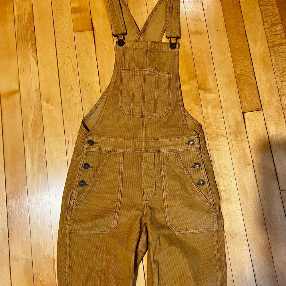 American Eagle tan corduroy overalls
